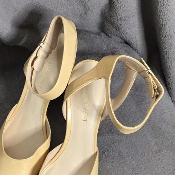 Nine West Cream Leather Pointy Toe Heels - Picture 2 of 5